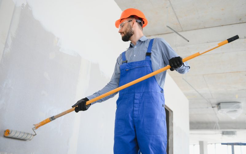 Innvendig maling | Vi er grundige med forarbeid av alle flater, og har styrke til å se helheten i prosjektet.