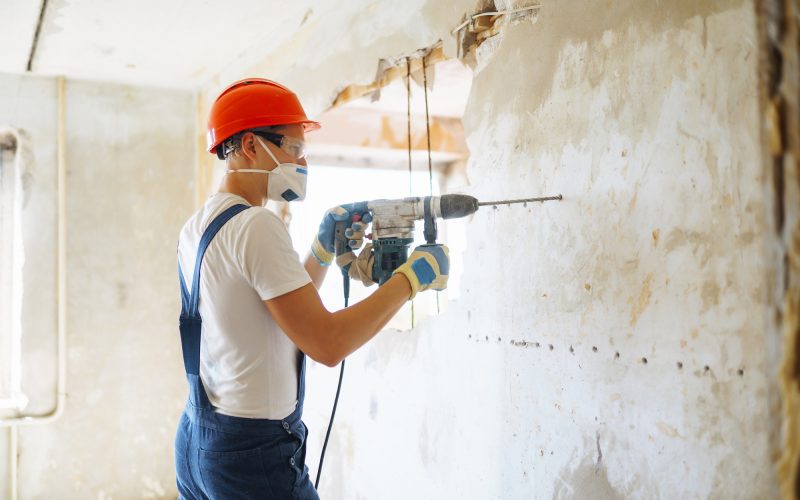 Snekkertjenester | Vi spesialiserer oss innen rehabilitering av eksisterende bygg til oppføring av nybygg og tilbygg.